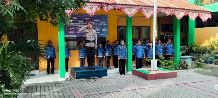 Polisi Jadi Inspektur Upacara di Sejumlah Sekolah Kota Kupang, Dirbinmas Polda NTT: Bentuk Generasi NTT yang Disiplin dan Bermoral