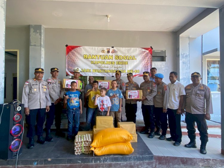 Sambut Hari Bhayangkara ke-80, Polres Ende Tebar Kasih di Tiga Panti Asuhan