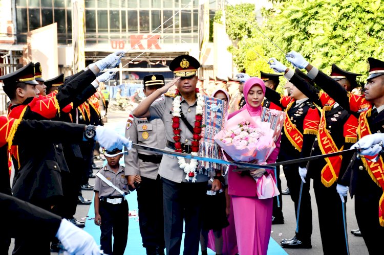 Tradisi Pedang Pora Sambut Wakapolda NTT Brigjen Pol Faizal, Awali Pengabdian di Bumi Flobamorata