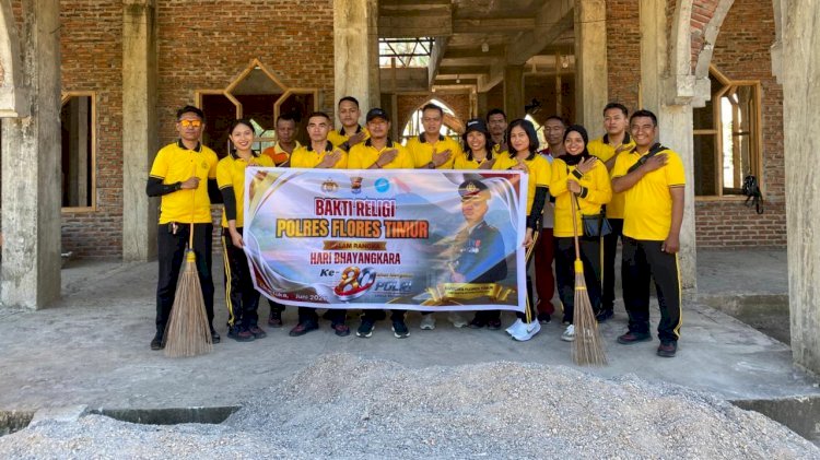 Bhakti Religi Hari Bhayangkara ke-80, Polres Flores Timur Pererat Kebersamaan dengan Umat di Masjid Al-Munawarah Delang