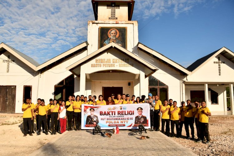 Sambut Hari Bhayangkara ke-80, Polda NTT Kembali Gelar Bhakti Religi di Pura dan Gereja