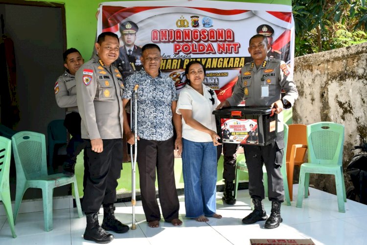 Auditor Itwasda dan Kabid TIK Polda NTT Hadir Menguatkan Personel dan ASN yang Sakit di Momentum HUT ke-80 Bhayangkara