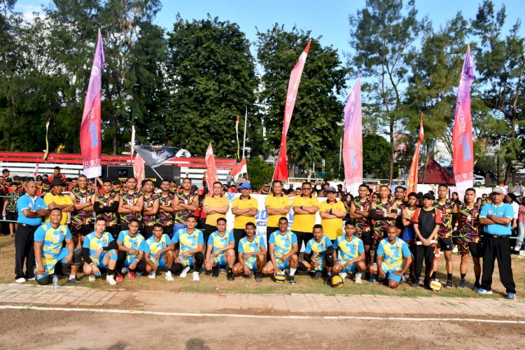 Satbrimob Juarai Turnamen Bola Voli Antar Satker Polda NTT, Taklukkan Ditpolairud 2-1 di Final Dramatis
