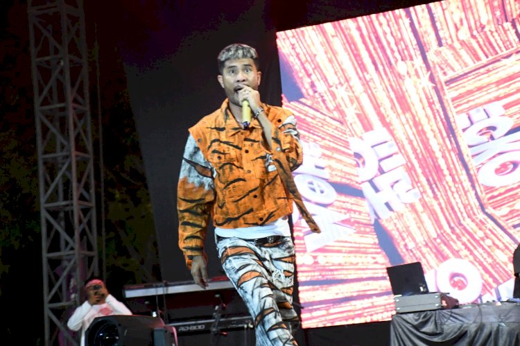 Ecko Show, Alfred Gare Cs dan Sanjose Choir Sukses Hipnotis Ribuan Penonton di Malam Puncak HUT Bhayangkara ke-80 Polda NTT