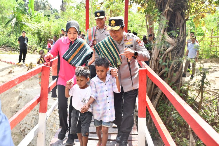 Kapolda NTT Resmikan Jembatan Merah Putih, Tangis Haru Warga Bestobe Pecah Sambut Harapan Baru