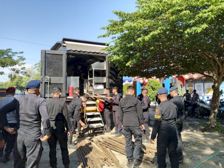Polres Nagekeo dan Brimobda NTT Buka Dapur Lapangan, Pastikan Kebutuhan Makan Pengungsi Terpenuhi
