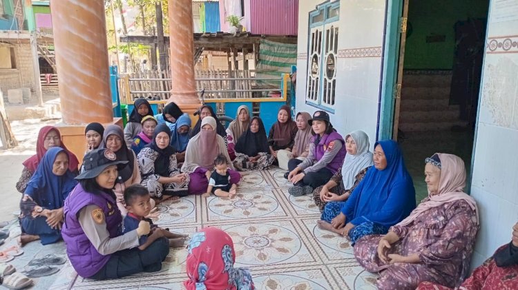 Pulihkan Trauma Anak dan Ibu Pasca-Gempa Flores, Tim Gabungan Polres Mabar dan BKO Polda Jateng Sambangi Pulau Terluar
