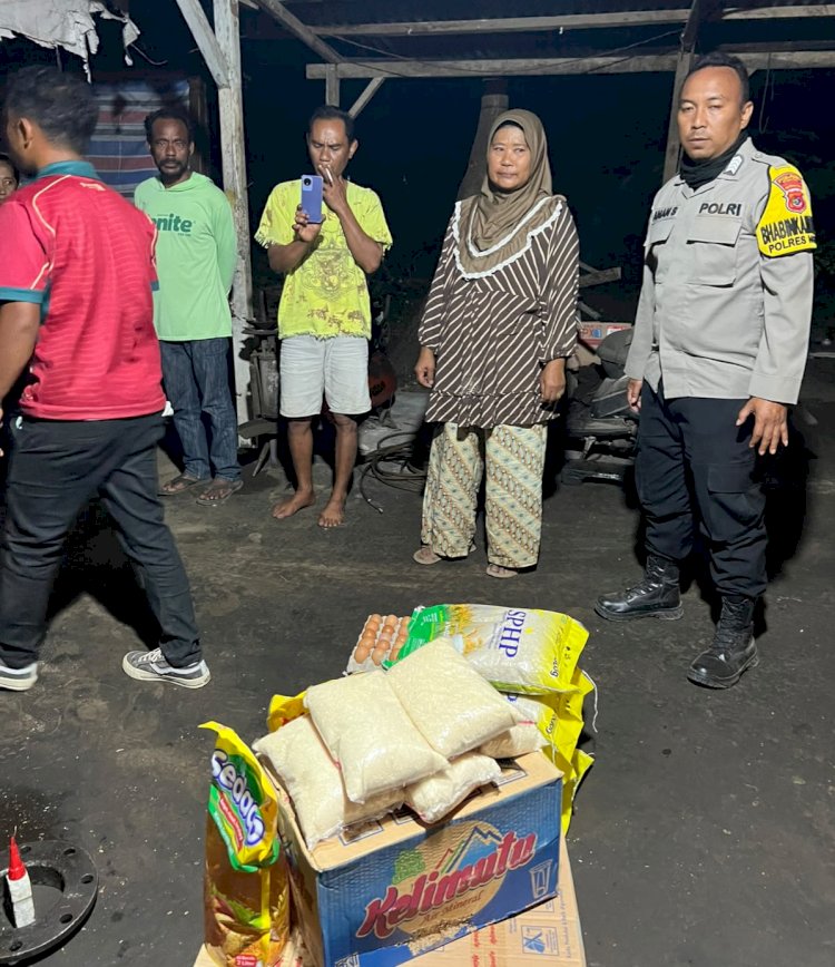 Bhabinkamtibmas Polsek Riung Salurkan Bantuan Sembako untuk Warga Terdampak Bencana di Desa Wate