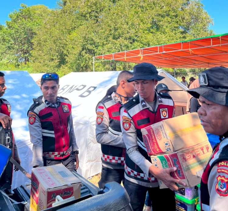 Polri untuk Masyarakat, Ditsamapta Polda NTT Lakukan Pendistribusian Bantuan, Patroli hingga Pembersihan  Akses Jalan Terdampak Gempa di Manggarai Timur