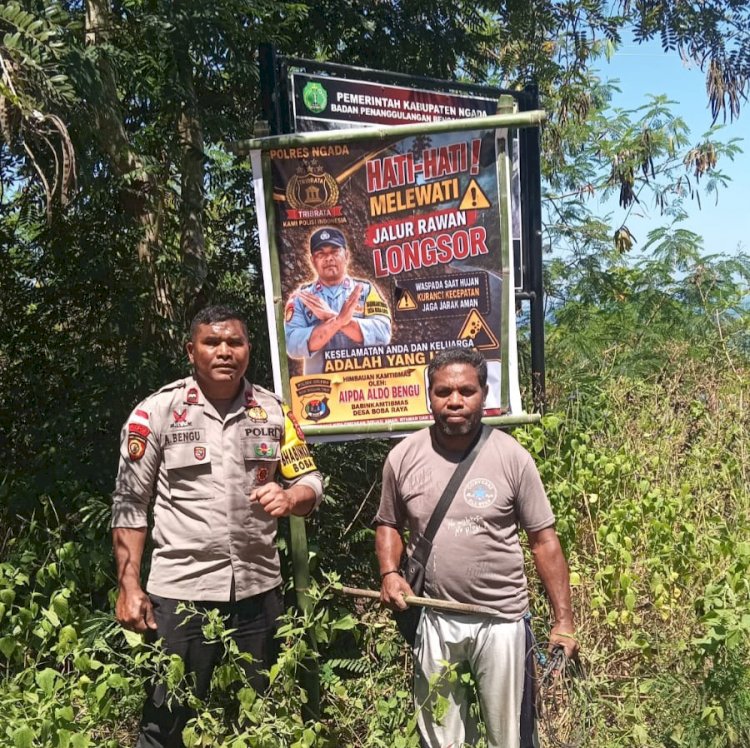 Pasca Gempa Flores, Bhabinkamtibmas Polri Pasang Imbauan di Jalur Rawan Longsor Trans Boba Raya