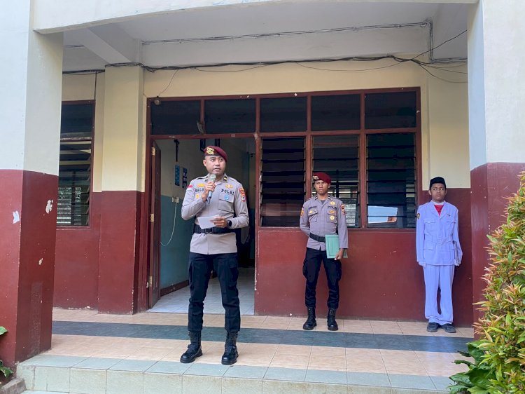 Polisi Masuk Sekolah, Dirbinmas Polda NTT: Bentengi Pelajar dari Bullying, Narkoba hingga Jejak Digital