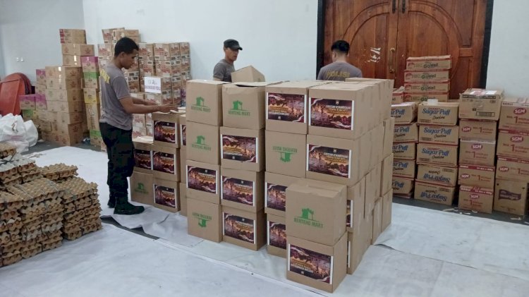 Polda Sulsel Kirim 106 Paket Bansos untuk Warga Terdampak Gempa di Sikka