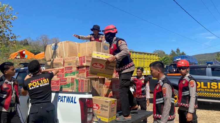 Operasi Aman Nusa II 2026, Polda NTT Salurkan Bantuan Sembako untuk Warga Terdampak Bencana di Manggarai Timur
