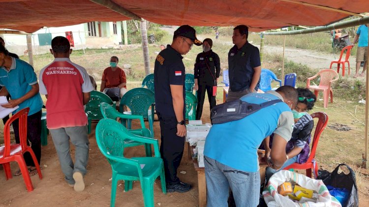 Menembus Pelosok, Tim Medis Polri dan Polsek Lembor Beri Pelayanan Kesehatan bagi Penyintas Gempa