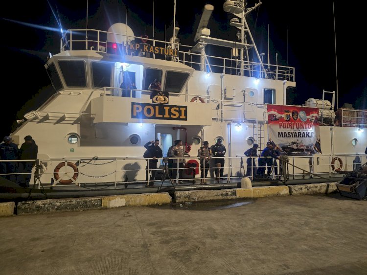 Bawa 15 Ton Bantuan dan Tim Trauma Healing, Kapal Polisi KASTURI 6002 Berlayar Jangkau Penyintas Gempa di Pulau Palue