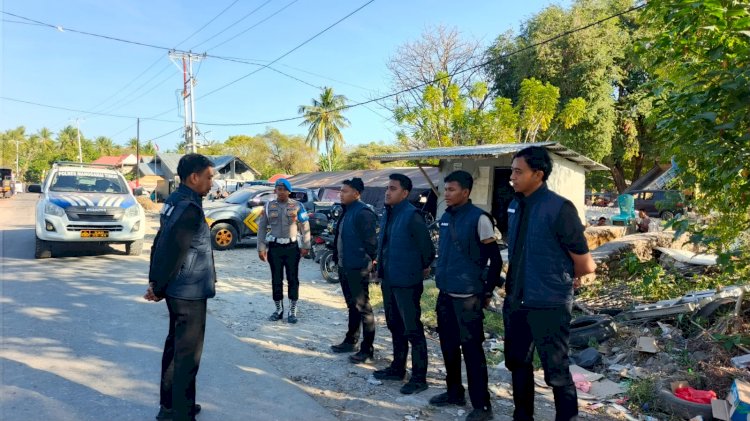 Humas Polda NTT Kawal Publikasi Aksi Humanis Polri Bantu Korban Gempa Flores