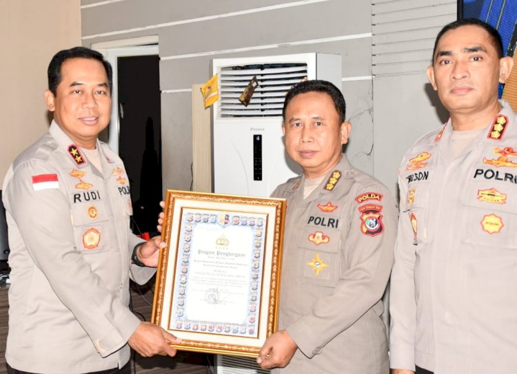 Kapolda NTT Apresiasi Kasatker yang Dapat Penghargaan Predikat WBK serta Pelayanan Prima dari Kapolri