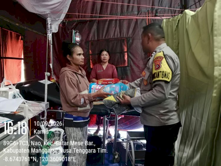Sentuhan Kemanusiaan di Pelosok Desa: Bhabinkamtibmas Polres Manggarai Salurkan Bantuan untuk Warga Terdampak Gempa