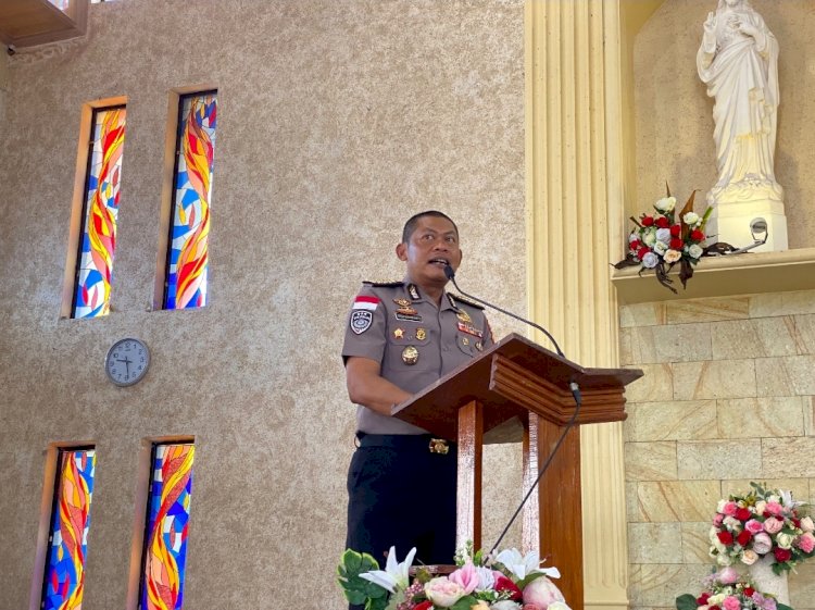 Minggu Kasih di Gereja Santo Fransiskus Asisi Kolhua, Kabid TIK Polda NTT Sampaikan Pesan Kamtibmas dan Program Kapolri