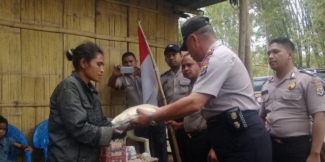 SAMBUT HUT RI KE-72, POLRES NGADA BERIKAN BANTUAN KEPADA WARGA TIDAK MAMPU