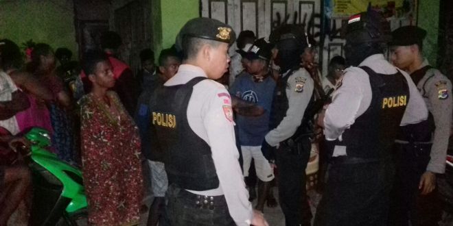 Unit Turjawali Polres Belu Bubarkan Sekelompok Pemuda Yang Nongkrong di Pinggir Jalan
