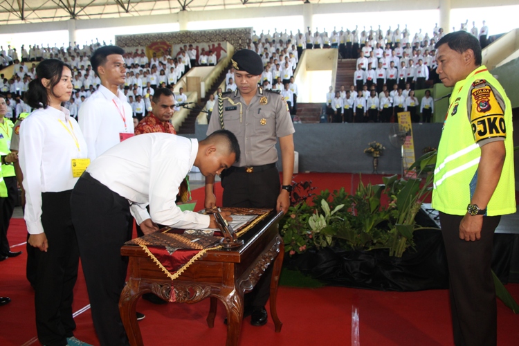 Kapolda NTT Berjanji Akan Tindak Tegas Para Pelaku Penyimpangan Dalam Proses Rekrutmen Polri TA. 2018