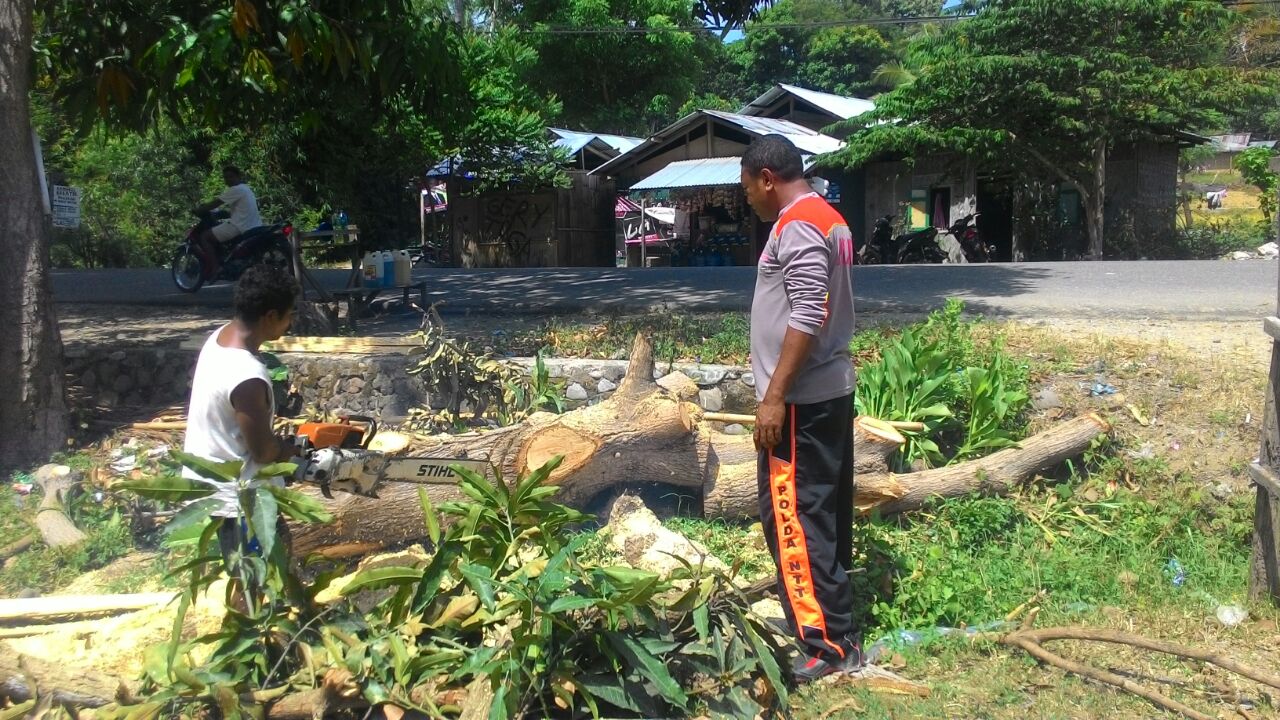 Bhabinkamtibmas Kelurahan Baru Melaksanakan Patroli Dan Sambang