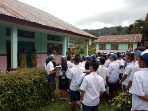 Bhabinkamtibmas Desa Sambi, Polres manggarai beri penyuluhan kepada 285 Siswa/Siswi SLTP Katholik Widyarti Loce