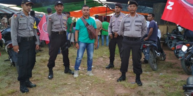 Sat Sabhara Bersama Anggota Polsek Lembor Polres Mabar Amankan Kampanye Tatap Muka Marhaen