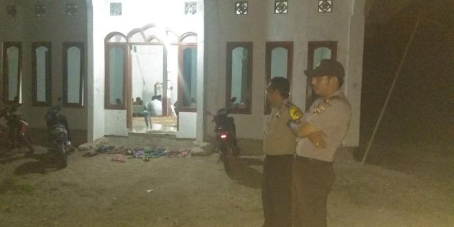 Sholat Tarawih di Masjid At-Taqwa diamanakan Personil Polsek Kodi Utara