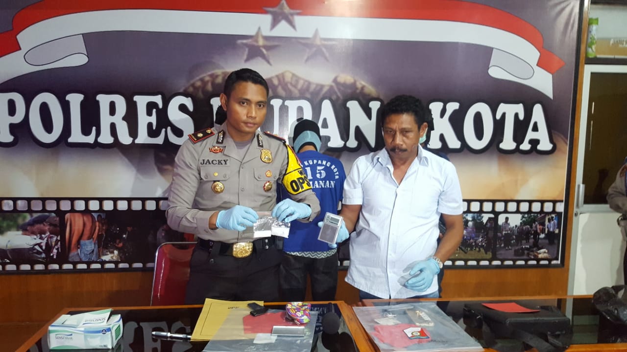 Pengedar Narkoba jenis Shabu Seberat 17,56 gram ditangkap Sat Resnarkoba Polres Kupang Kota