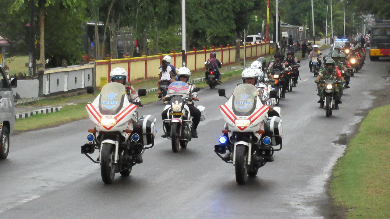 Patroli Show Of Force Gabungan Personil Polres Ende dan KODIM 1602 Ende Dalam Rangka Pilkada Serentak Tahun 2018 di Wilayah Kabupaten Ende