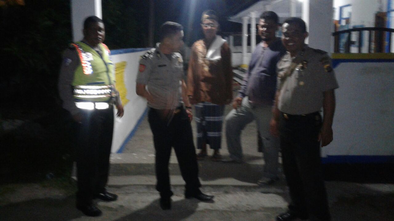 Kanit SPKT III Polsek Borong Pimpin Pengamanan Ibadah Sholat Tarawih