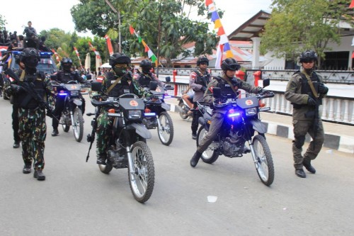 Anggota Sabhara dan Srikandi Polwan Polres Belu, Ramaikan Karnaval Sambut HUT RI ke 73