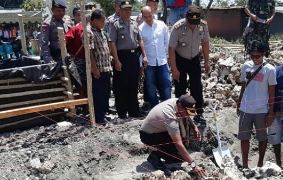 Peletakan Batu Pertama Pembangunan Mako Polsek Amanuban Tengah Oleh Waka Polres TTS