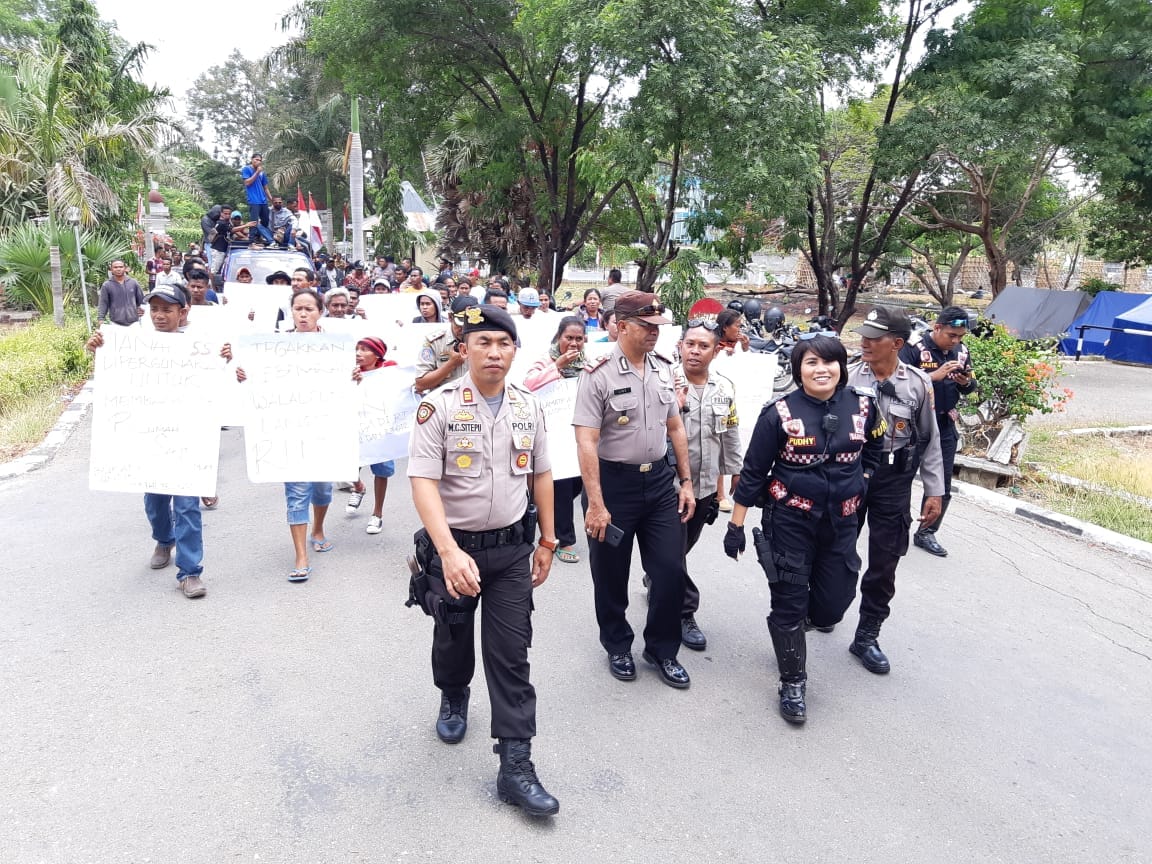 Personil Polres Kupang Kota Amankan Unras Damai dari Forum Masyarakat Penyelamat Hutan Lindung dan Aset Daerah