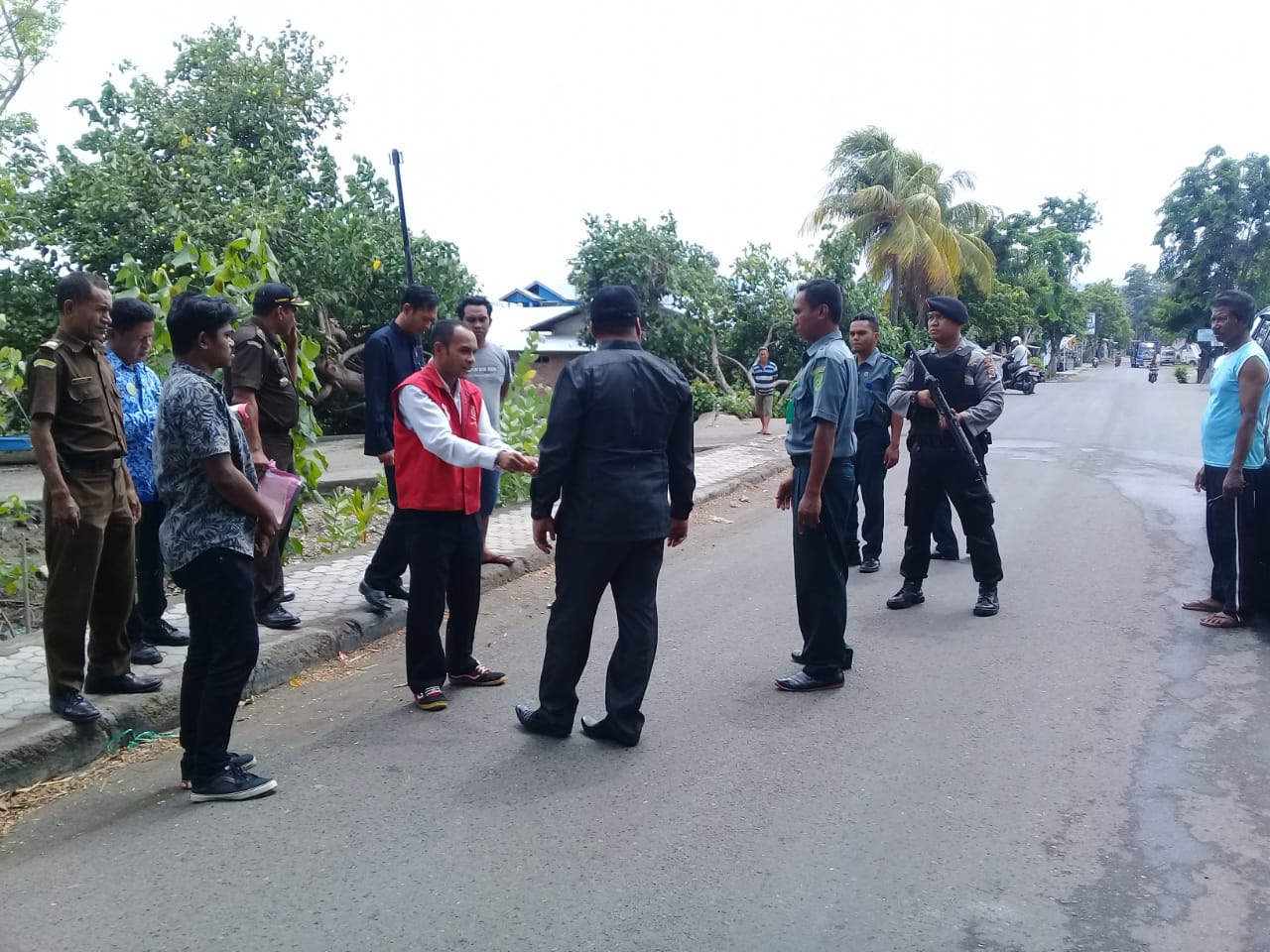 Polres Sikka Amankan Sidang Lapangan Kasus Laka Lantas