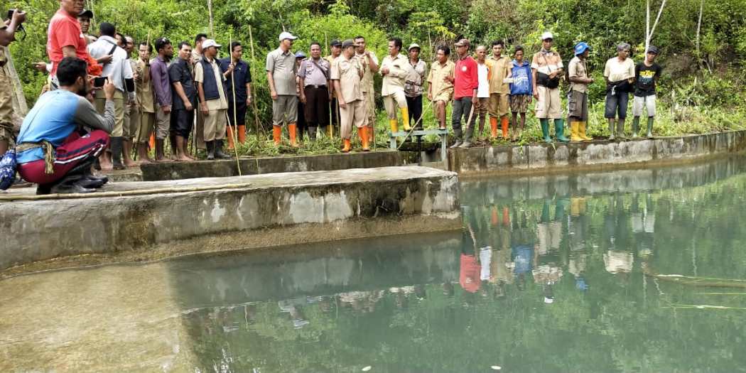 Kapolsek Umbu Ratu Nggay Dampingi Bupati Sumba Tengah Kunker di Desa Ngaduolu