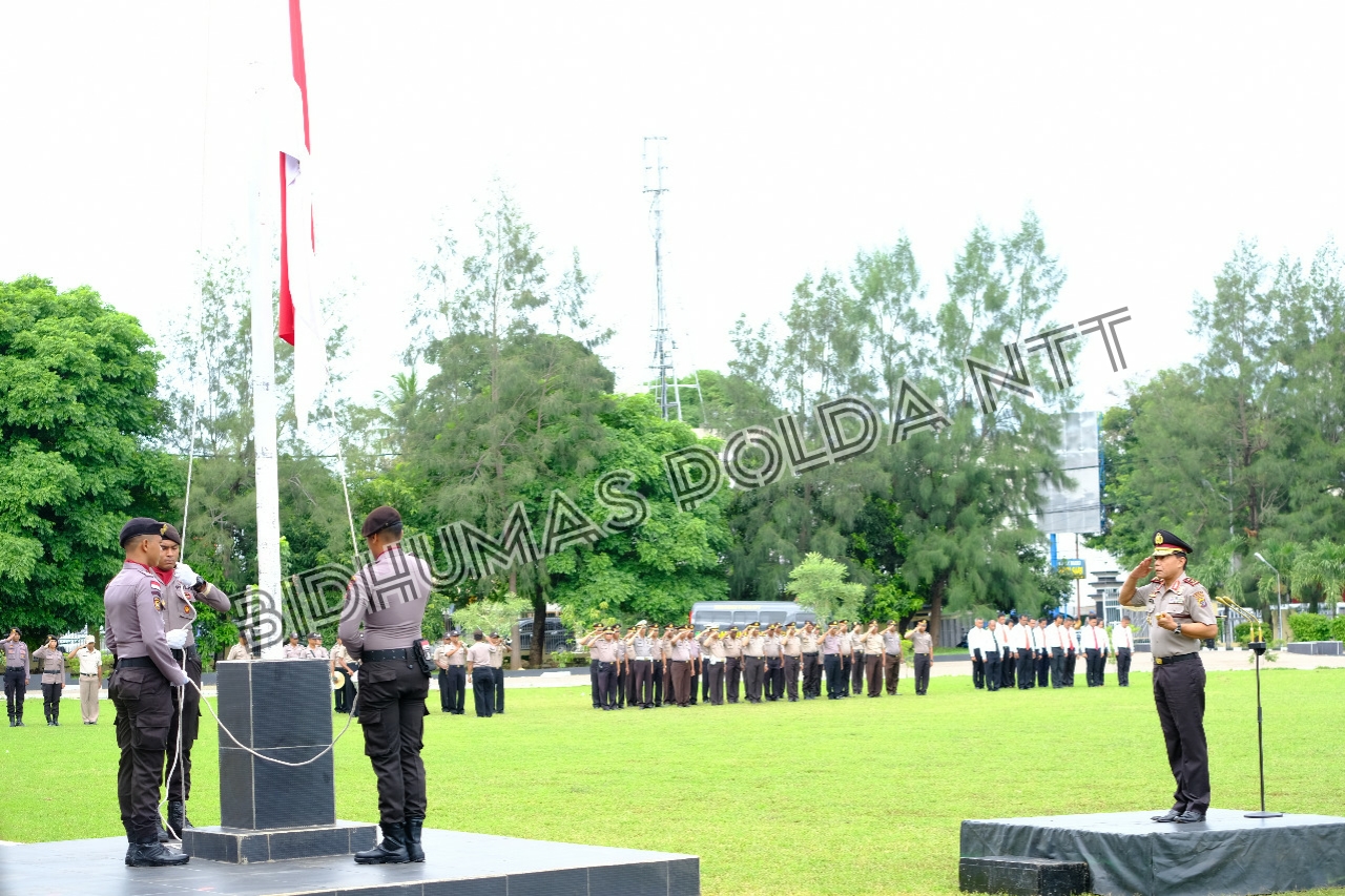 Upacara Bulanan, Kapolda NTT Ingatkan Anggota Tidak Terlibat Politik Praktis