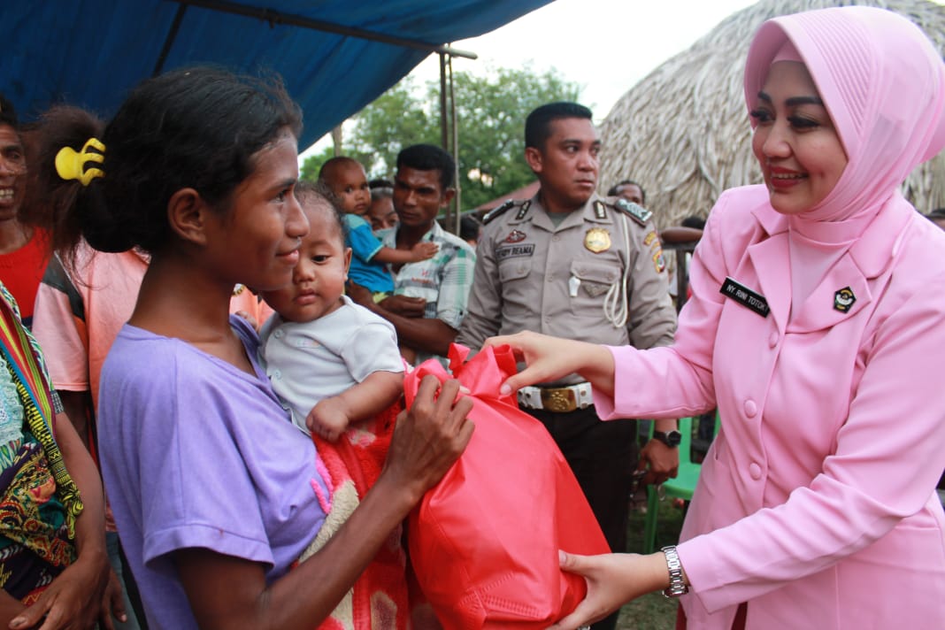 Bhayangkari TTS Gelar Baksos di Kecamatan Boking TTS