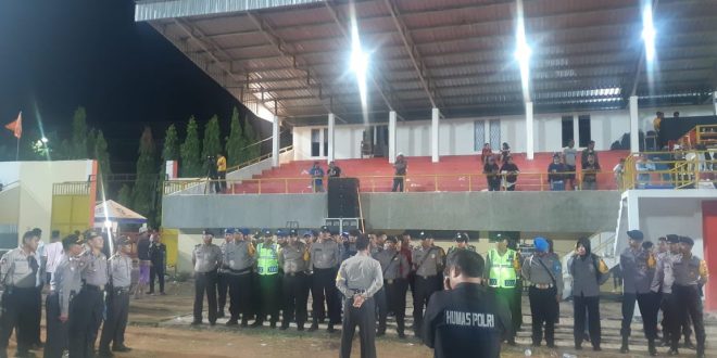 Personel Polres Ende Amankan Pertandingan Turnamen Sepak Bola