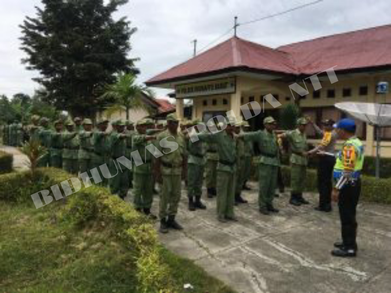 Kesiapan Pengamanan Pemilu 2019, Polsek Miomaffo Barat berikan Pembekalan dan Pelatihan kepada Para Linmas Desa