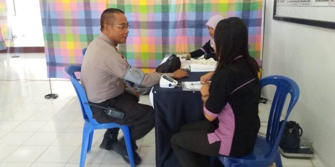 Polres TTS Gandeng Biddokes Polda NTT Riksaan Kesehatan Personel Polres TTS