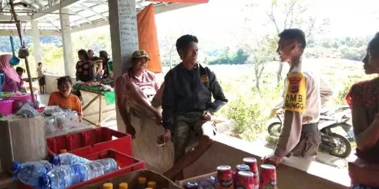 Sambang Masyarakat Di Pasar, Guna Menjalin Keakraban Dengan Masyarakat