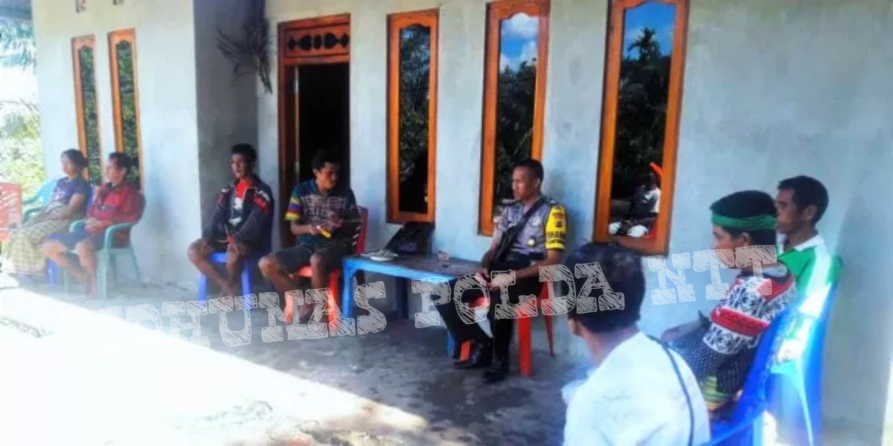 Tingkatkan Situasi Yang Kondusif, Bhabinkamtibmas Polsek Wewewa Barat Rutin Sambangi Warga Binaannya