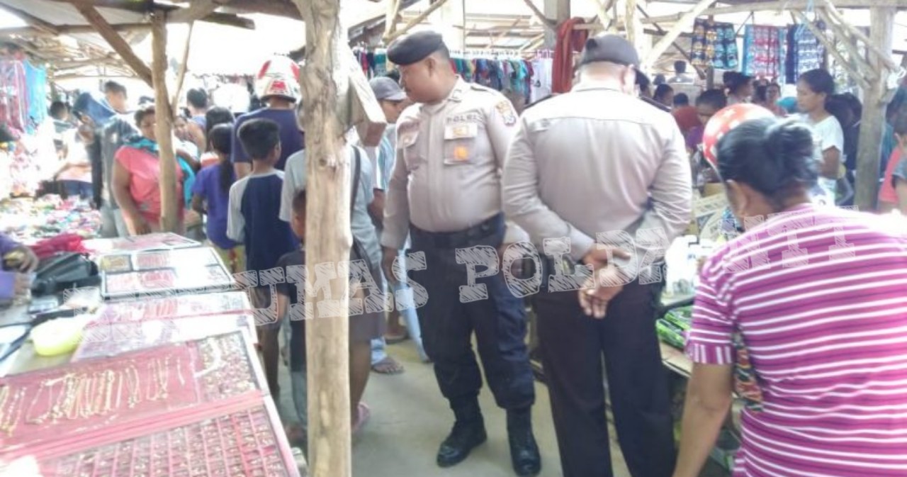 Jamin Keamanan Warga Saat Transaksi Jual Beli, Personel Polsek Pantai Baru Rutin Patroli di Kawasan Pasar