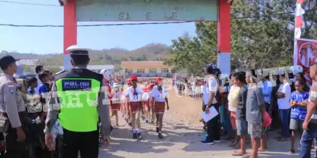 Personel Polres Belu Didukung Instansi Terkait Bersinergi Amankan Lomba Gerak Jalan Dalam Rangka HUT RI Ke-74