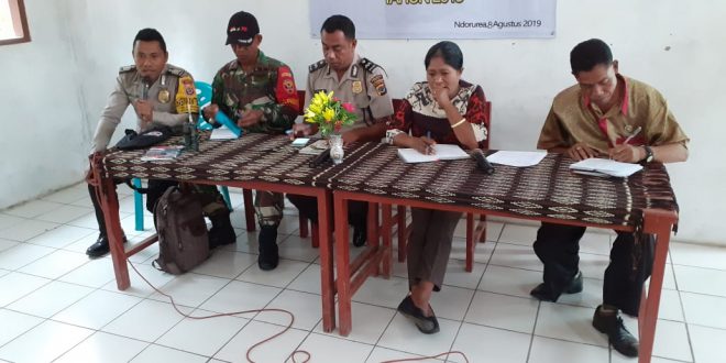 Bhabinkamtibmas Polsek Nangapanda Beri Materi Pelatihan Peningkatan Kemampuan Linmas