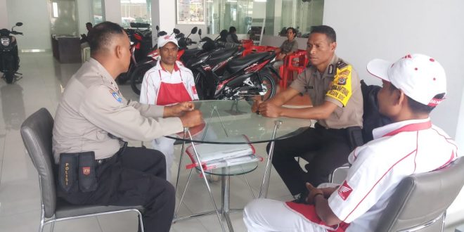 Jalin Kemitraan,Panit Binmas dan Bhabinkamtibmas Sambangi Dealer Motor