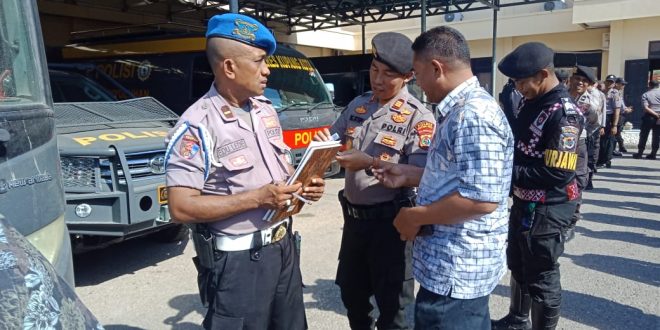 Propam Polres Kupang Kota Periksa Kerapian dan Kelengkapan Anggota